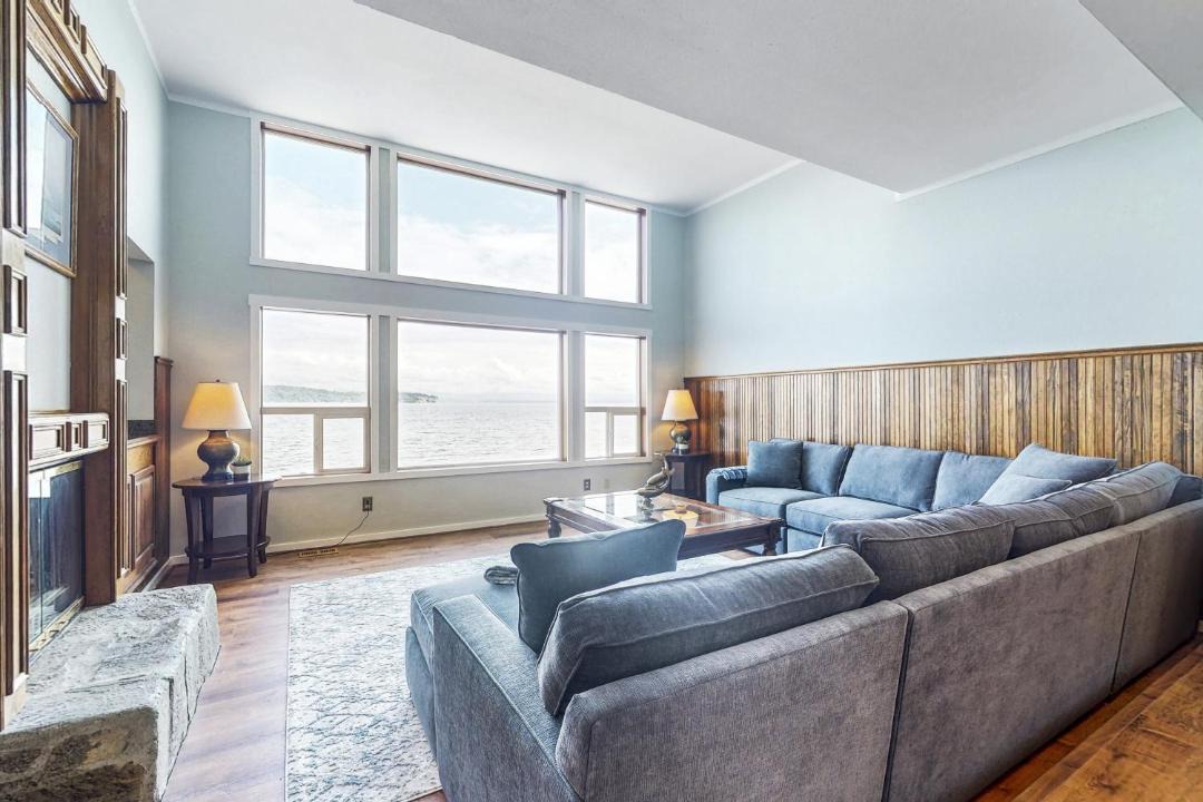 Photo of Others in Clinton