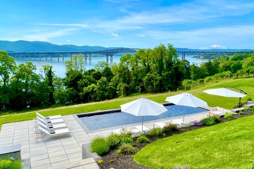 Photo of Others in Middle Hope