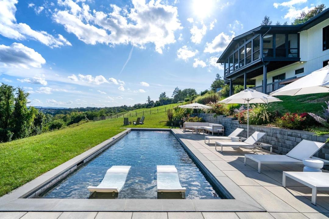 Photo of Others in Middle Hope