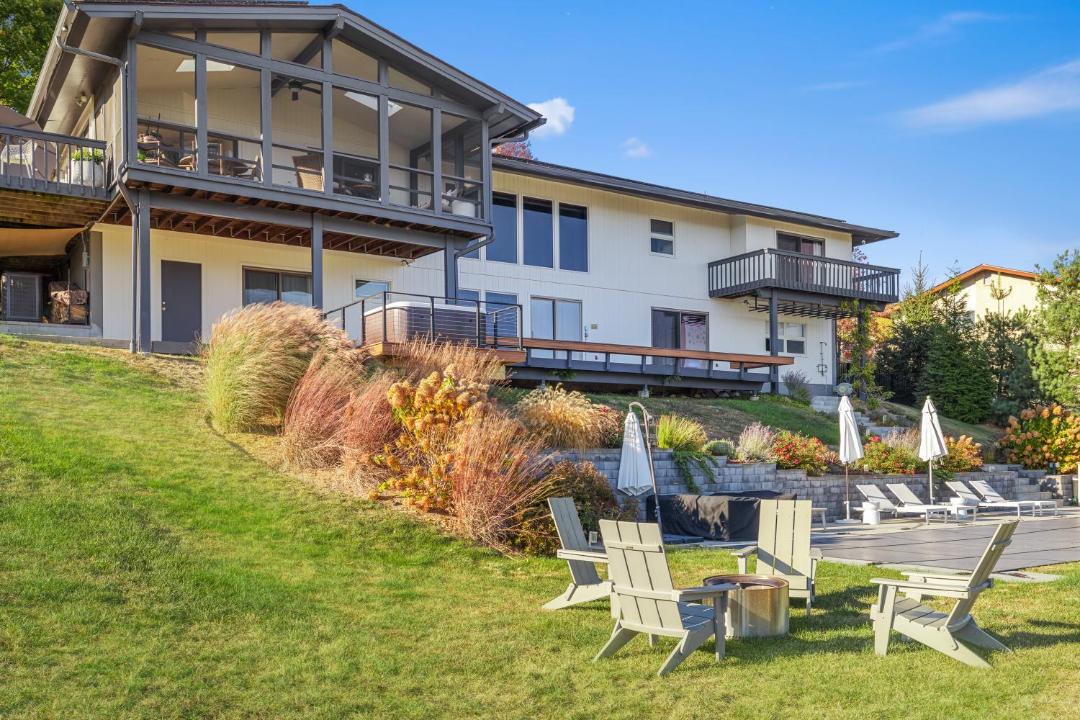 Photo of Others in Middle Hope