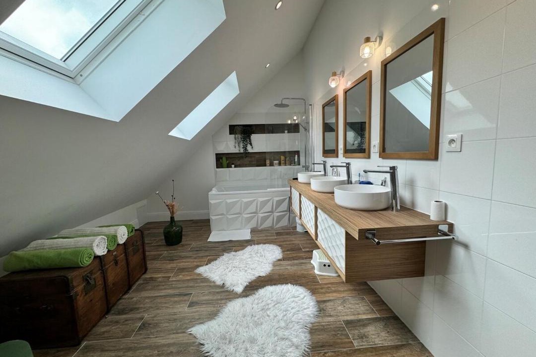 Photo of Others in Olivet