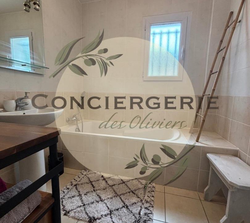 Photo of Bathroom in Cuers