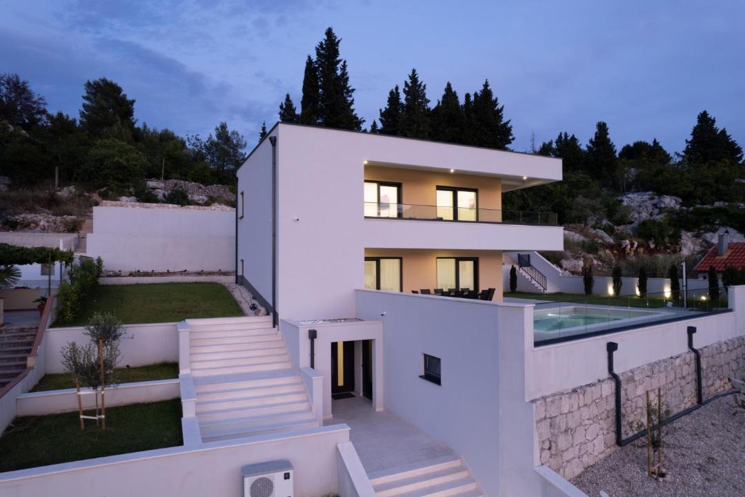Photo of Others in Ploce