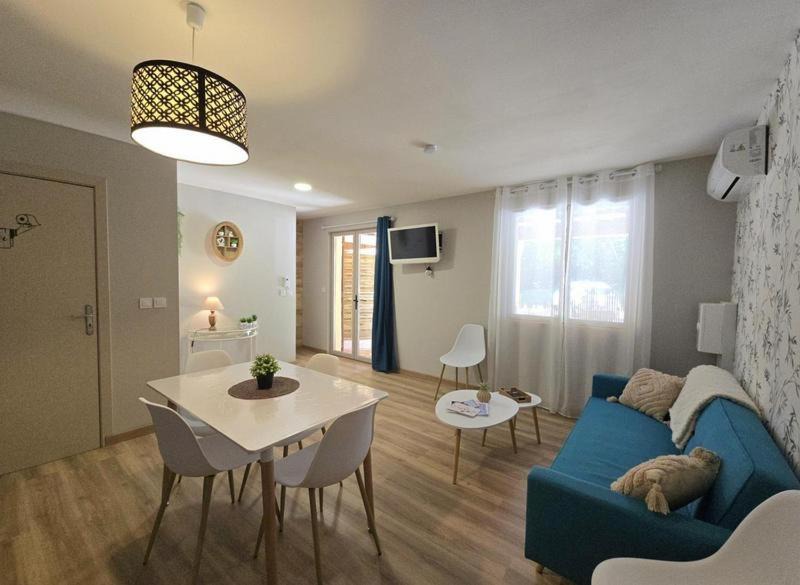 Photo of Others in Manaurie