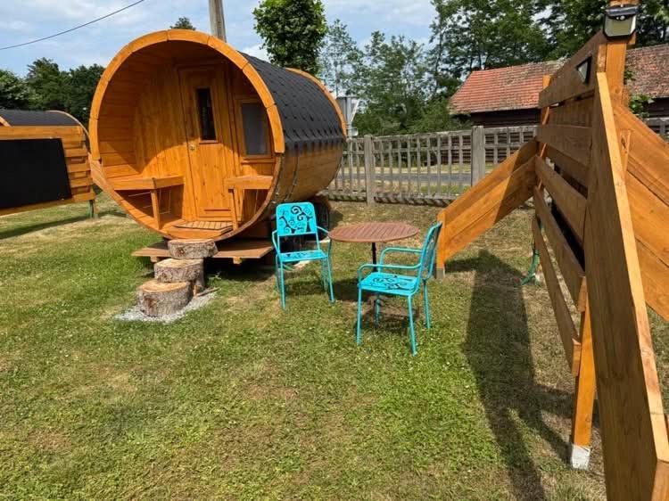 Photo of Others in Audes