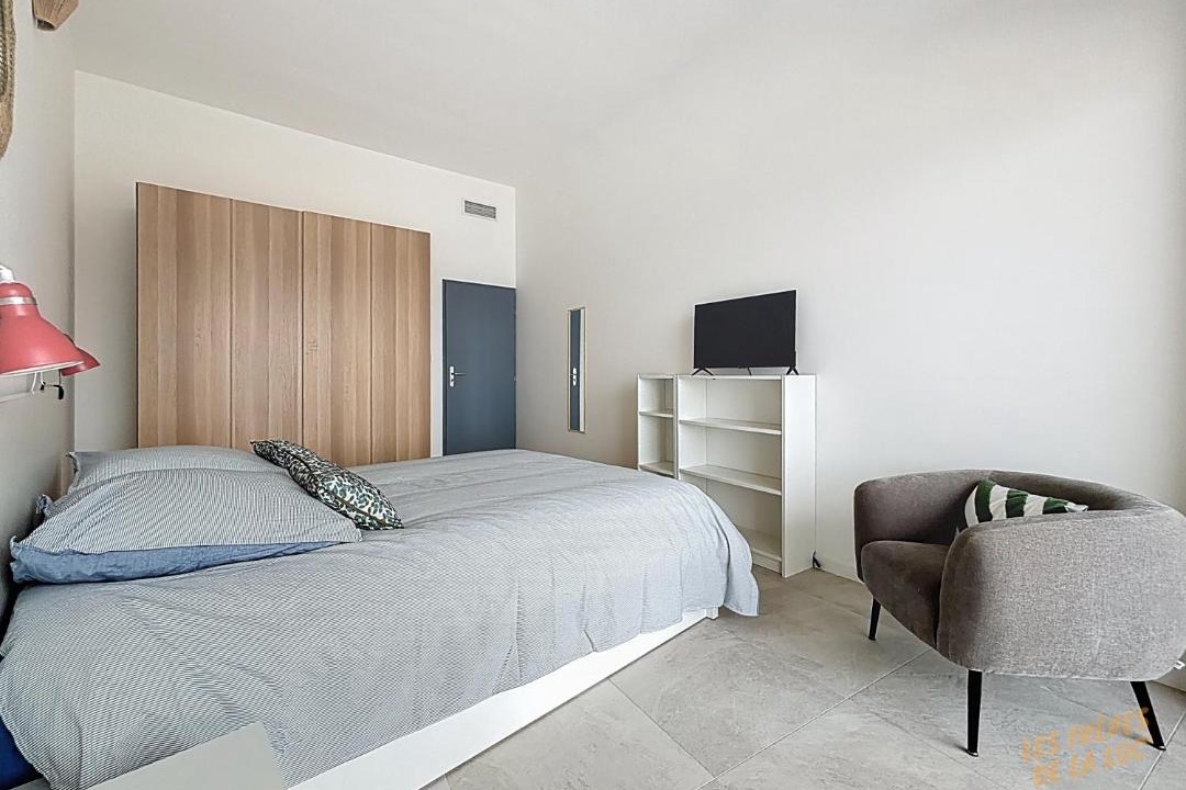 Photo of Bedroom in 8th Arrondissement
