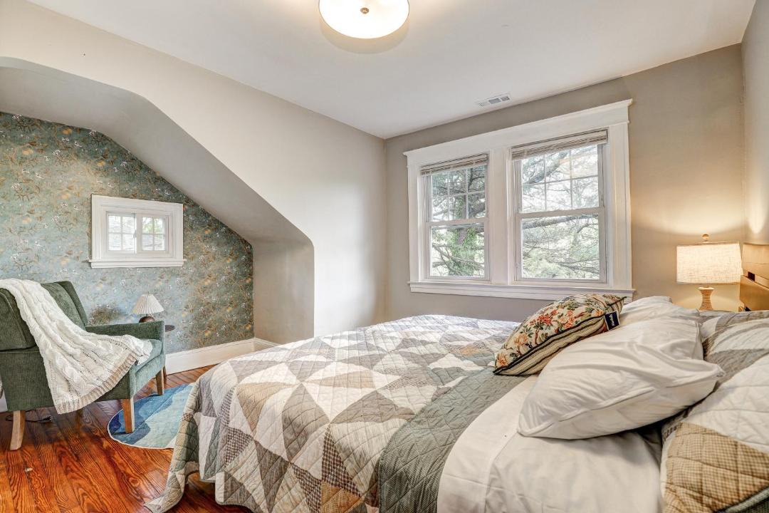 Photo of Bedroom in Gwynn Oak