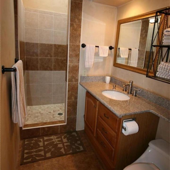 Photo of Bathroom in Historic Lahaina Front Street