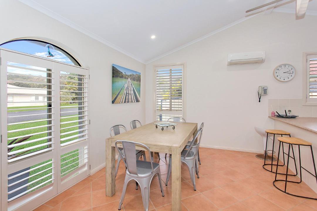 Photo of Others in Hat Head