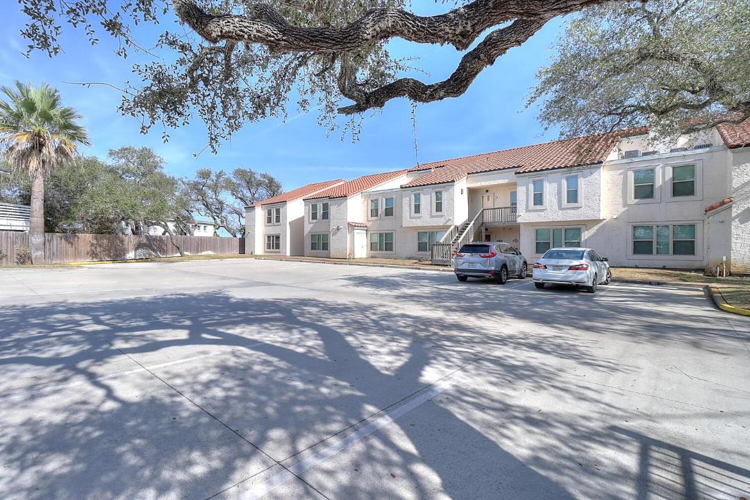 Photo of Others in Harbor Oaks