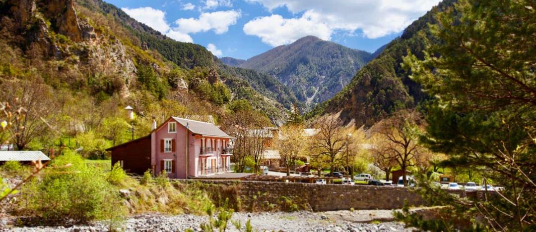 Photo of Others in Peone