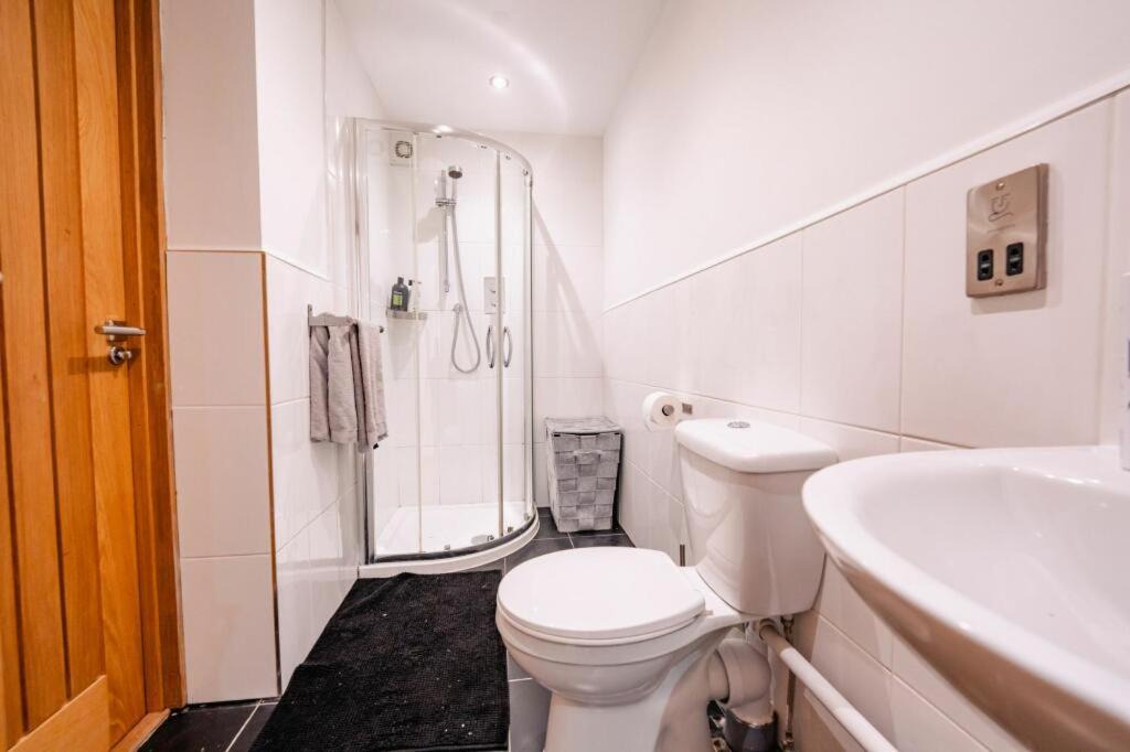 Photo of Bathroom in St. Brides Netherwent