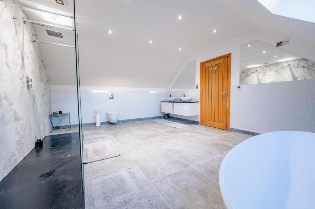 Photo of Bathroom in St. Brides Netherwent