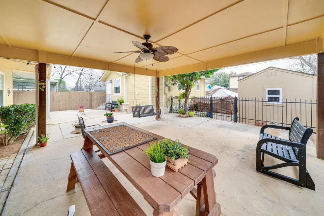 Photo of Patio Balcony in Northwest Los Angeles Heights