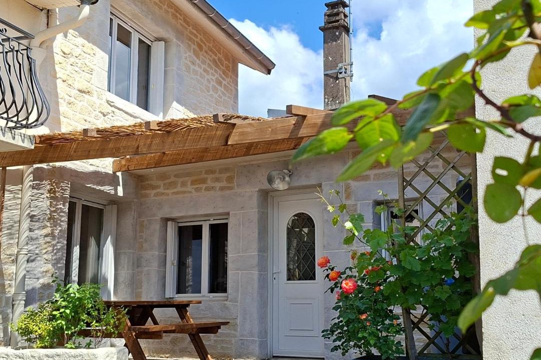 Photo of Others in Voiteur