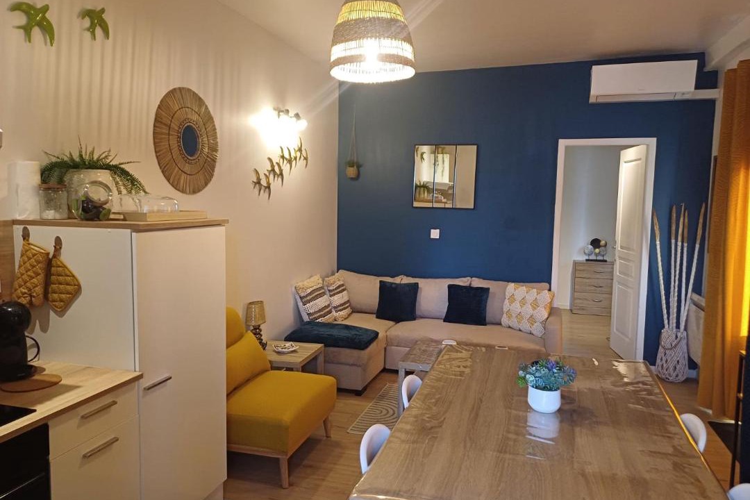 Photo of Others in Sens