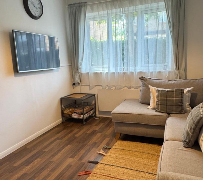 Photo of Livingroom in Uxbridge South