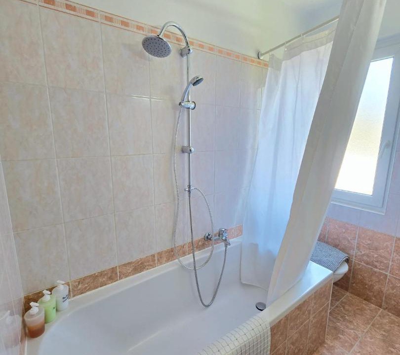 Photo of Bathroom in Contone