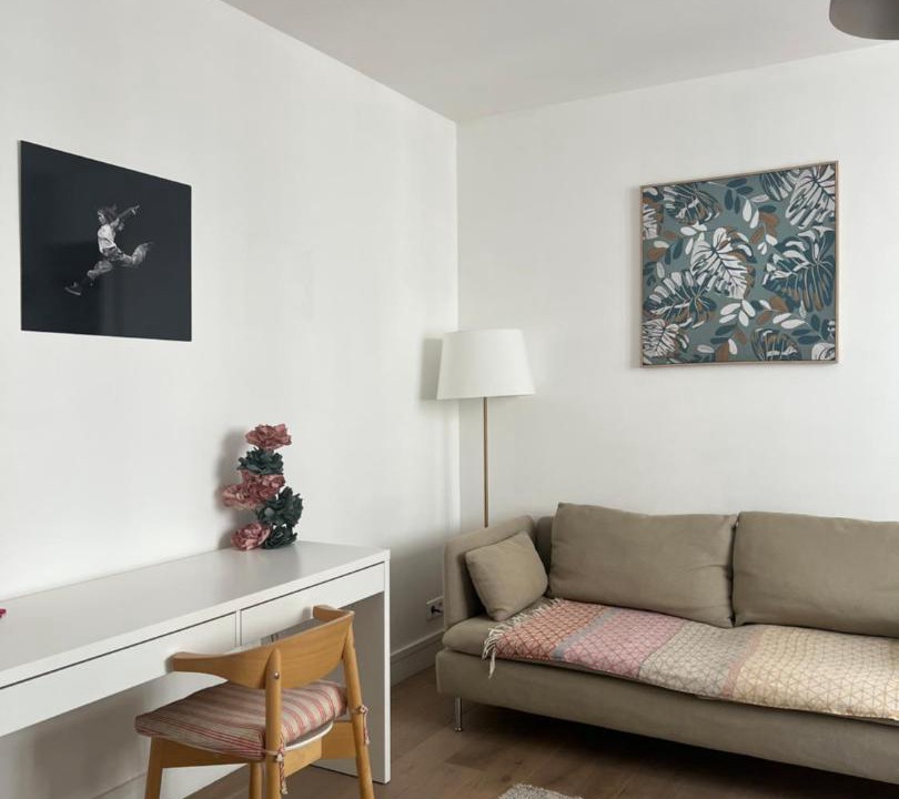 Photo of Livingroom in Republique–Point-du-Jour