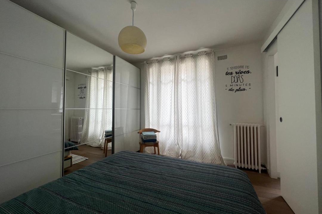 Photo of Bedroom in Republique–Point-du-Jour