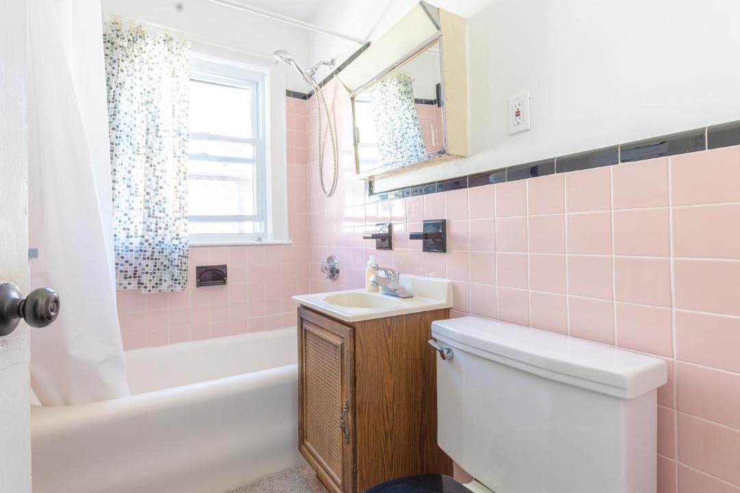 Photo of Bathroom in Oak Square