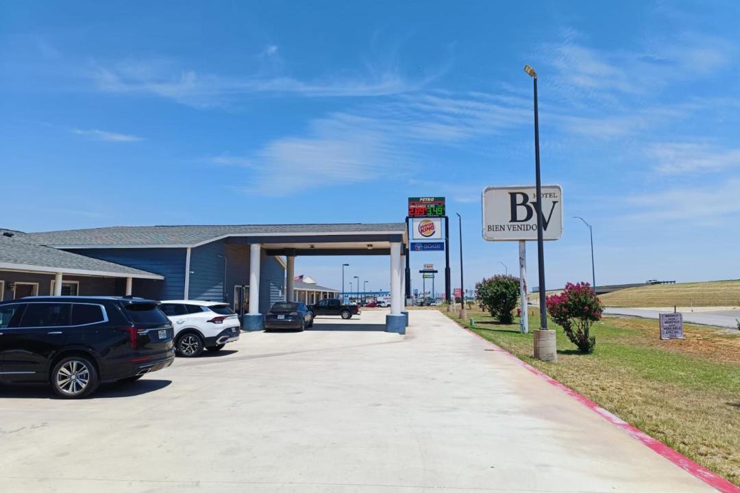 Photo of Others in Pearsall