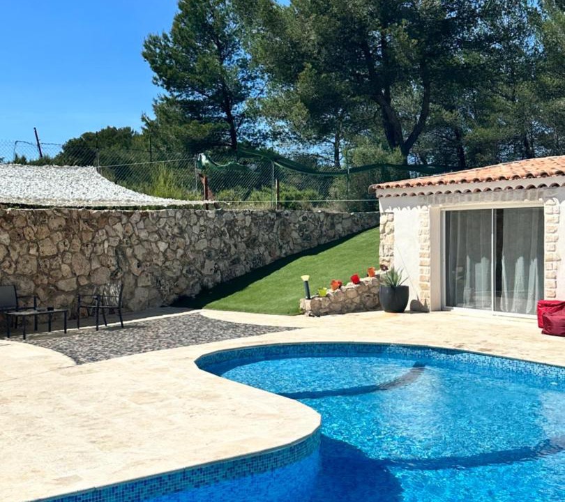 Photo of Others in Bouc-Bel-Air