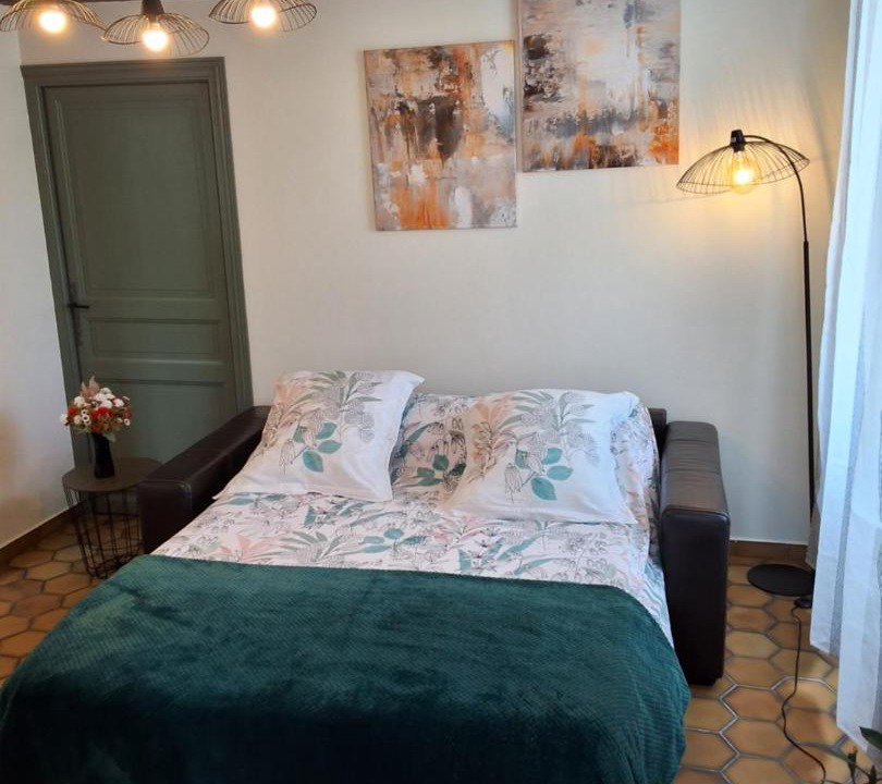Photo of Bedroom in Saint-Meme-les-Carrieres