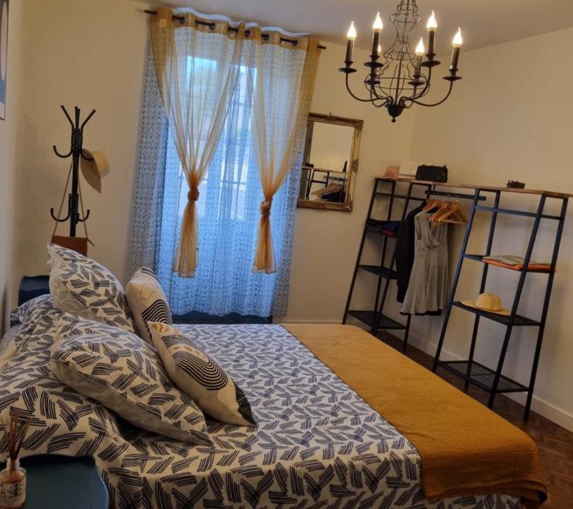 Photo of Bedroom in Saint-Meme-les-Carrieres