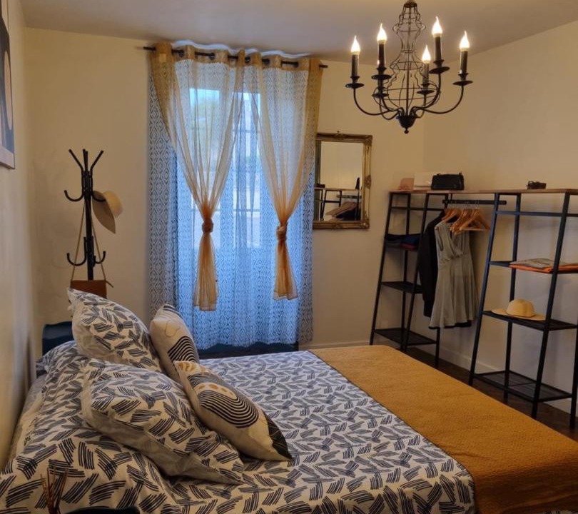 Photo of Bedroom in Saint-Meme-les-Carrieres