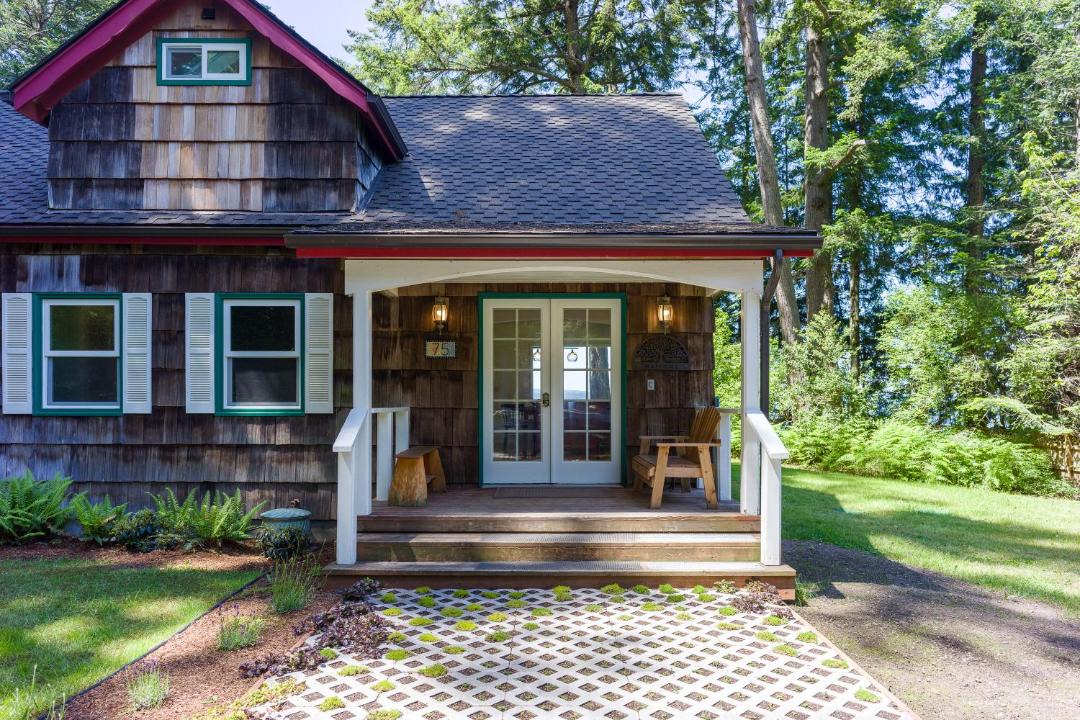 Photo of Others in Eastsound