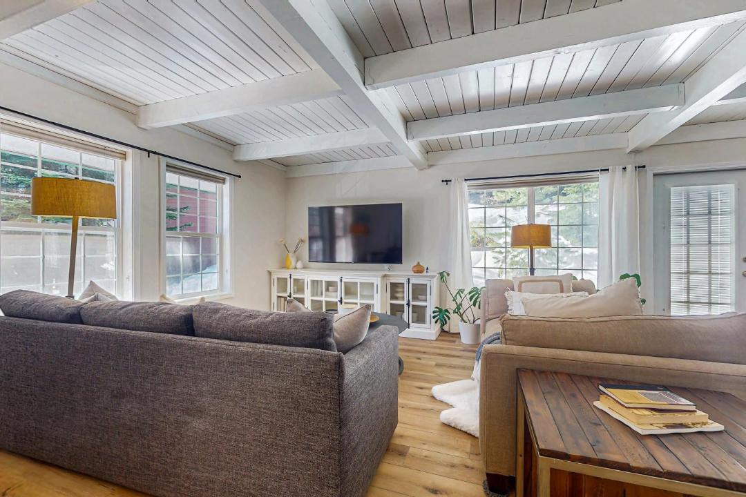 Photo of Livingroom in Snoqualmie Pass