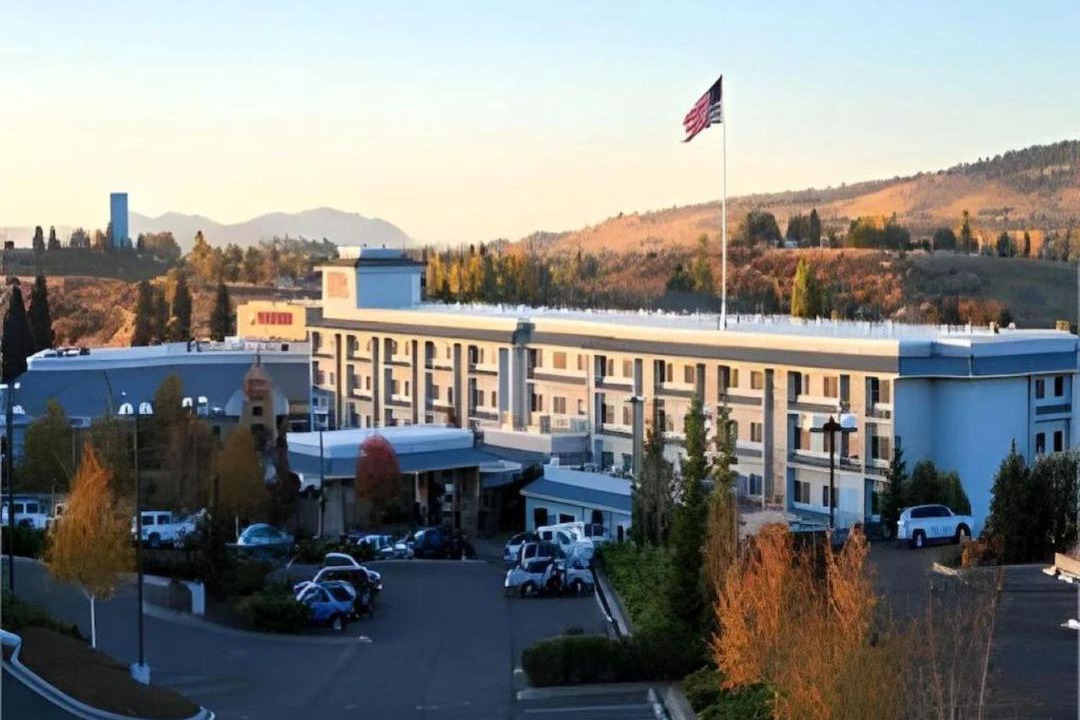 Photo of Others in Altamont