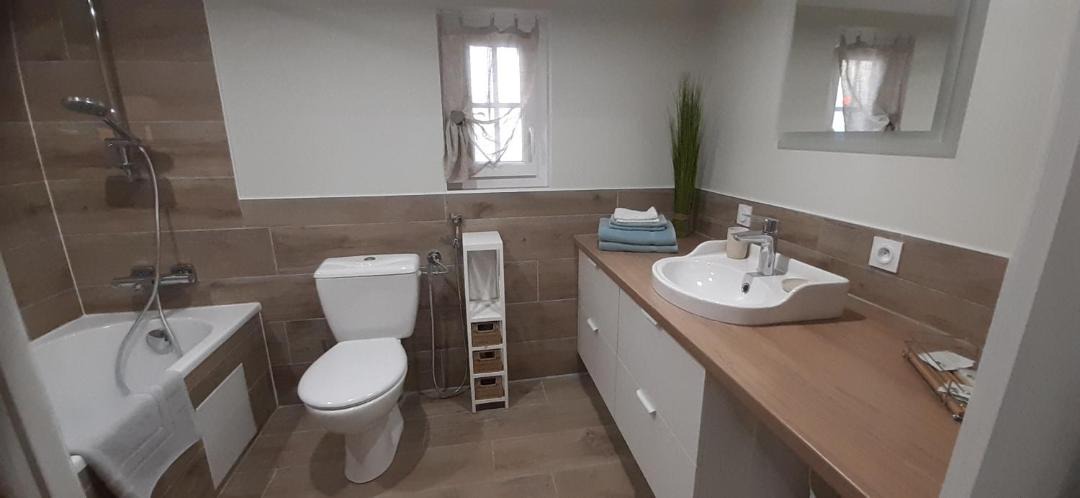 Photo of Bathroom in Saint-Genis