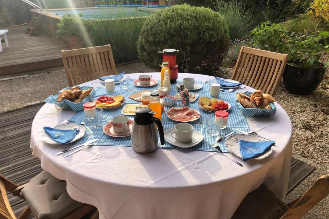 Photo of Others in Pons