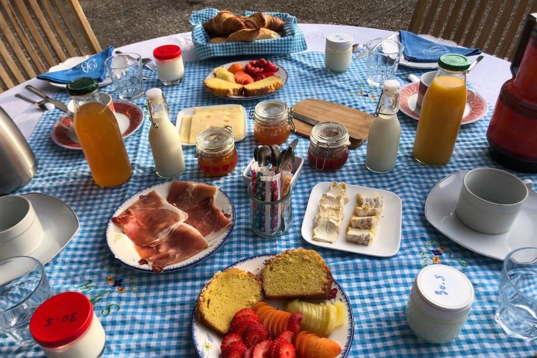 Photo of Others in Pons