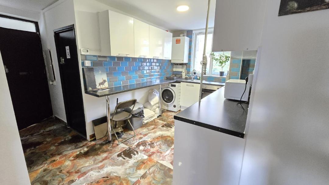 Photo of Others in Shadwell