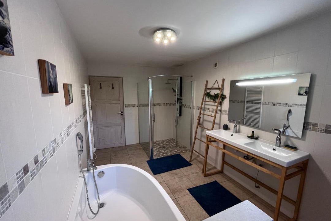 Photo of Bathroom in Fours