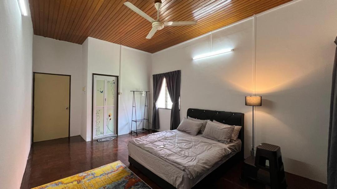 Photo of Bedroom in Kampung Sungai Nibong