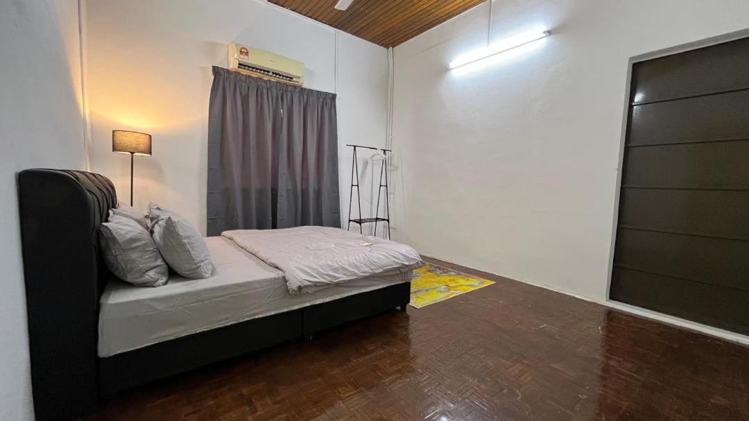 Photo of Bedroom in Kampung Sungai Nibong