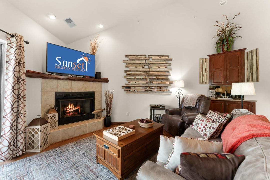 Photo of Others in Hollister