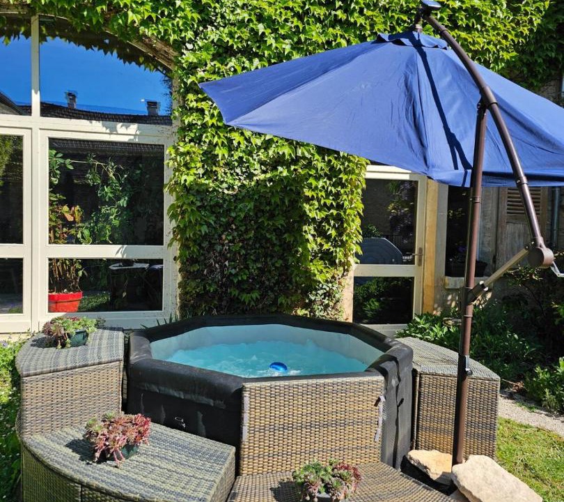 Photo of Others in Etivey