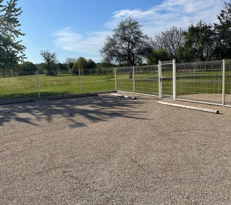 Photo of Others in Pressins