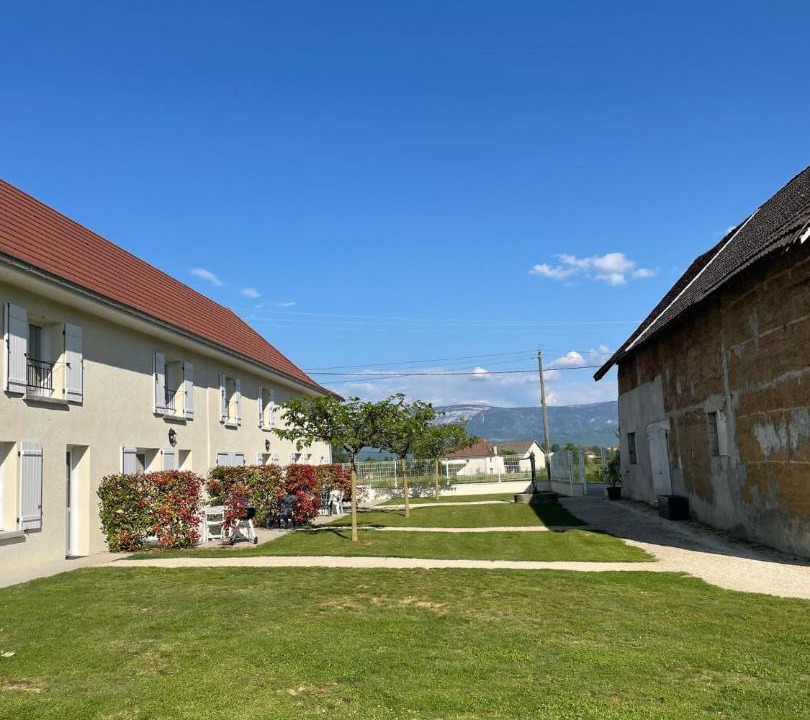 Photo of Others in Pressins