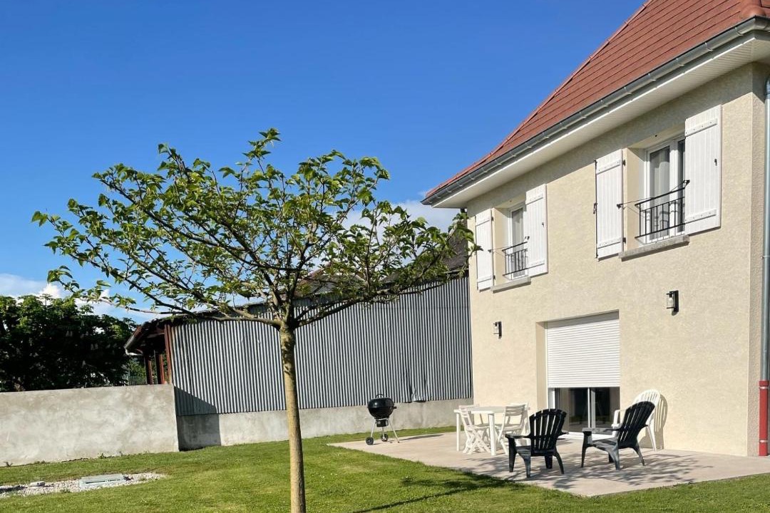 Photo of Others in Pressins