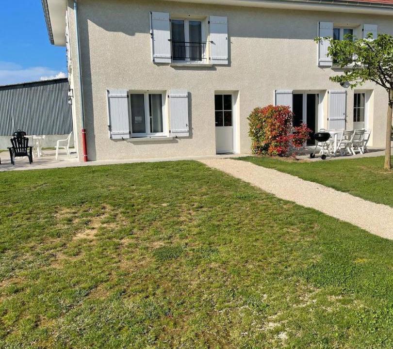 Photo of Others in Pressins