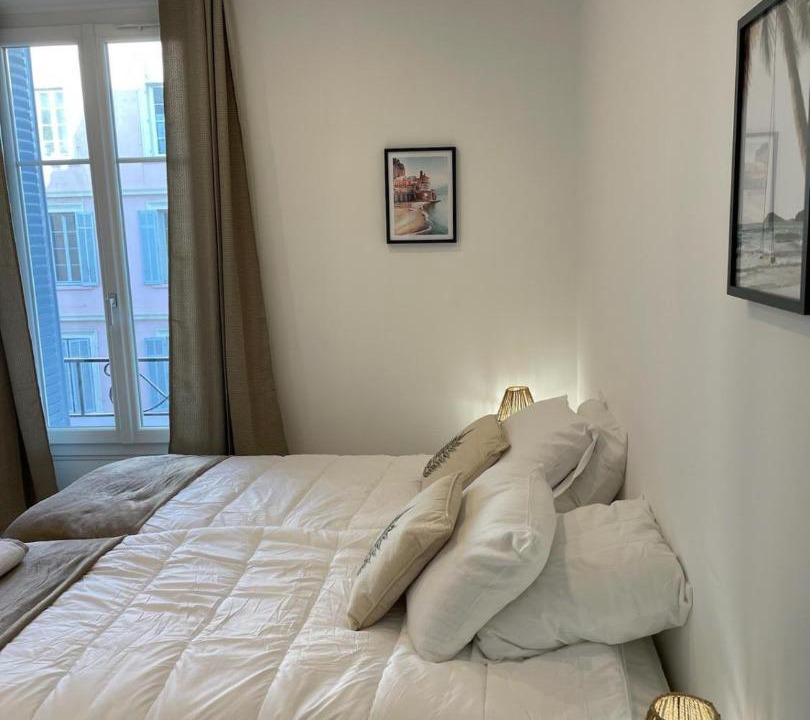 Photo of Bedroom in Cannes City Centre