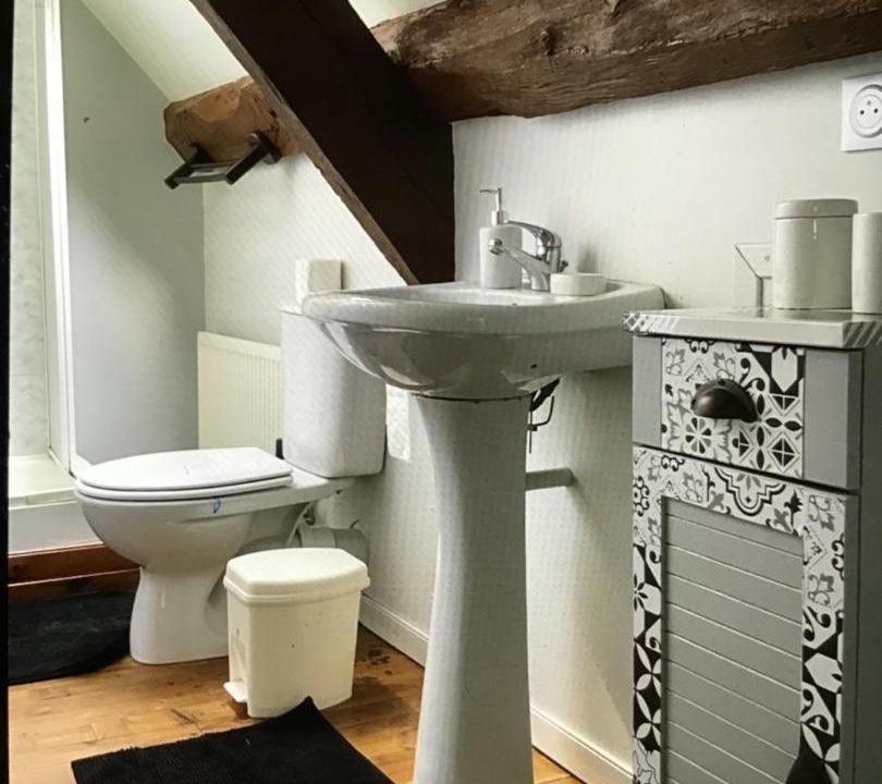 Photo of Bathroom in Retiers