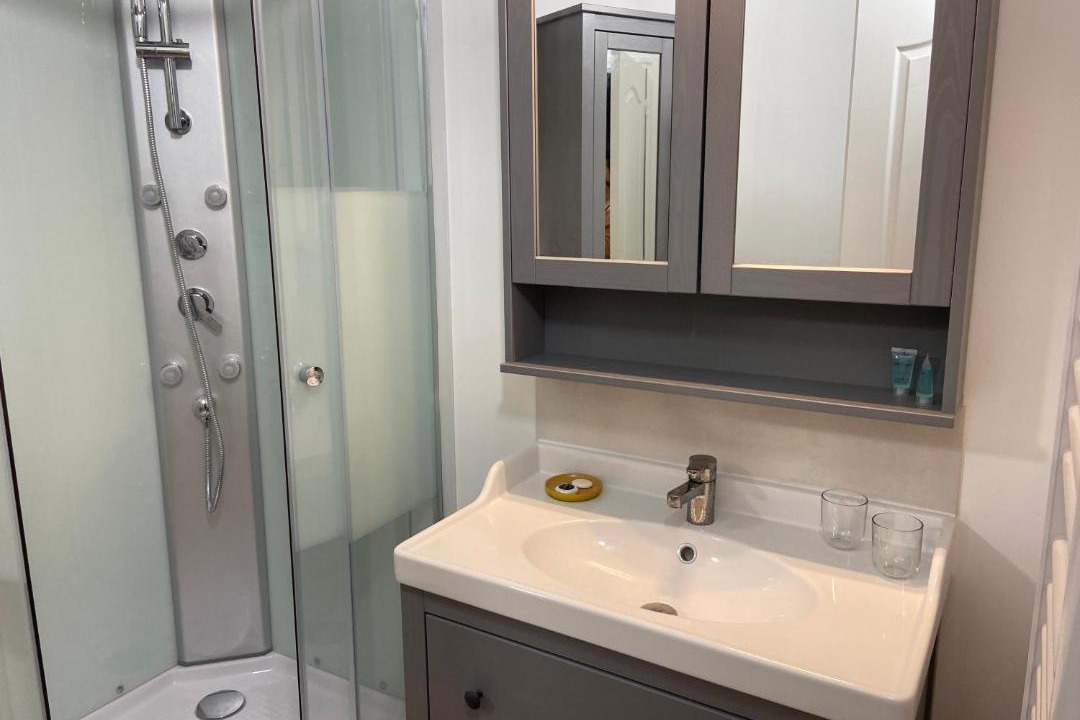 Photo of Bathroom in Saint-Remy-les-Chevreuse