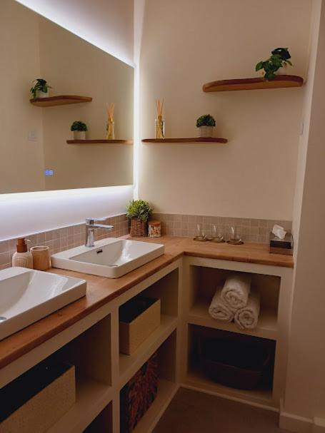 Photo of Bathroom in Centre